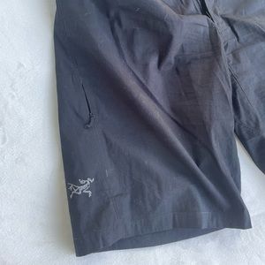 Arcteryx mens shorts size 36 w/ 10 in inseam
